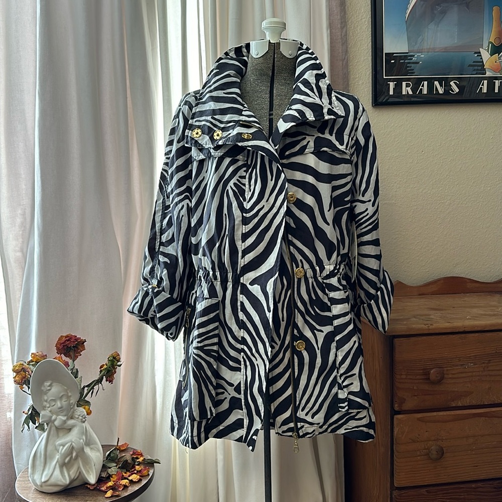 Seven7 raincoat Large size